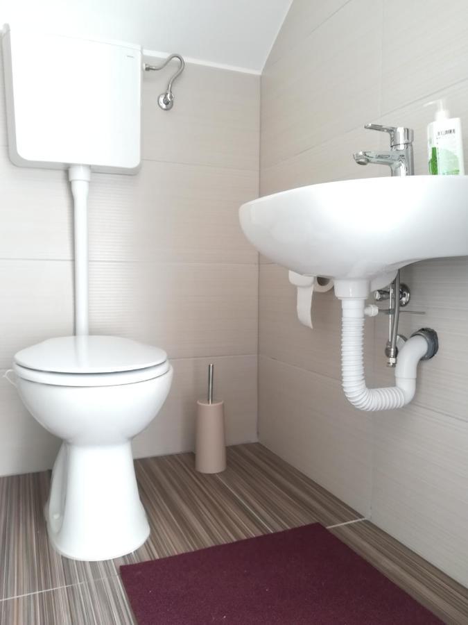 Apartman Petra Gustirna Extérieur photo